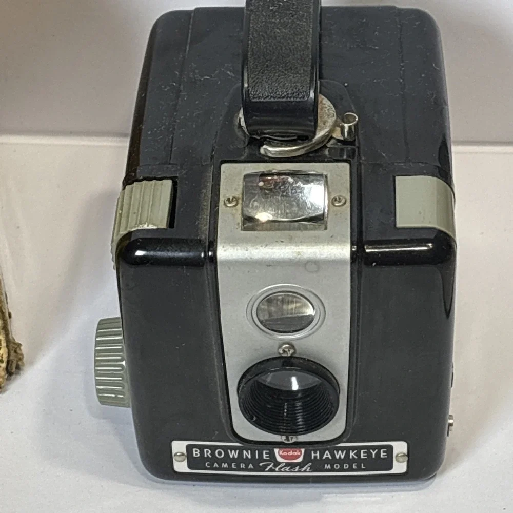 VINTAGE 1950s Kodak Brownie HAWKEYE CAMERA w/original Box. Not Tested
